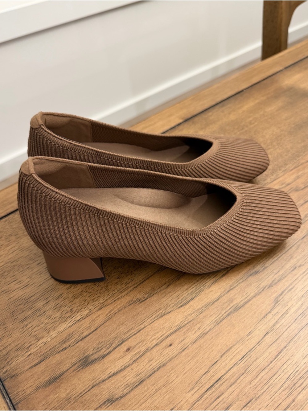 Women's Brown Ribbed Block Heel Pumps